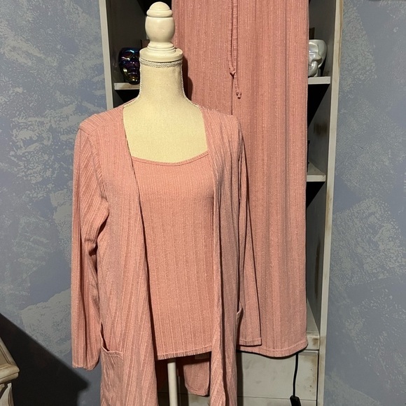 Arianna pink 3 pc set,NWT size s-m resort lounge wear - Picture 2 of 8